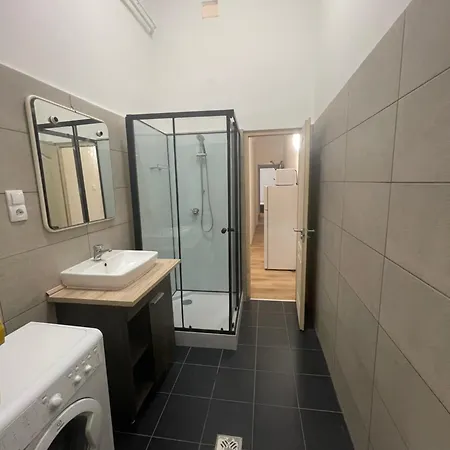 Petofi Sandor Street * بودابست